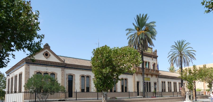 File:Ayuntamiento de Villanueva del Río y Minas 01.jpg