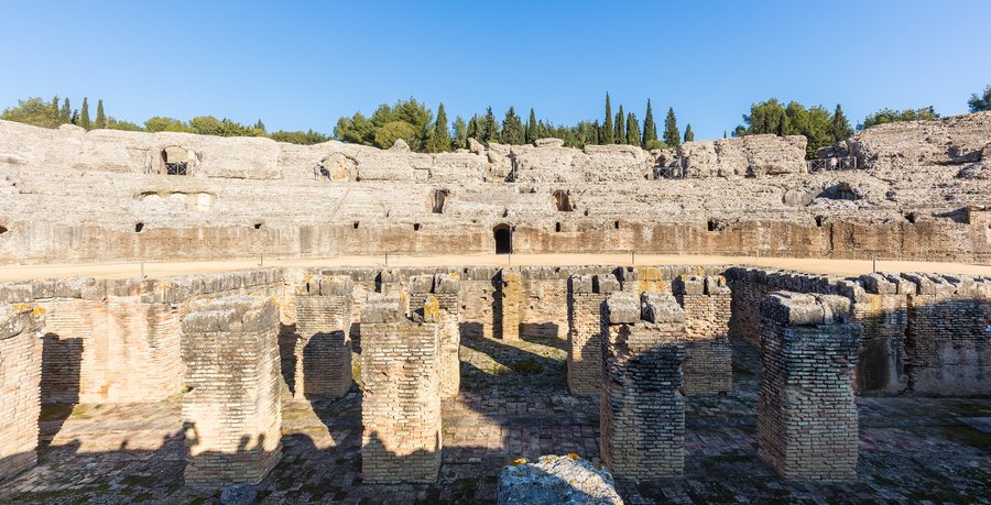 File:Anfiteatro de las ruinas romanas de Itálica, Santiponce, Sevilla, España, 2015-12-06, DD 11.JPG