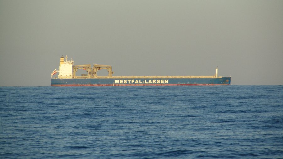 File:Barco extranjero saliendo de Garrucha - panoramio.jpg