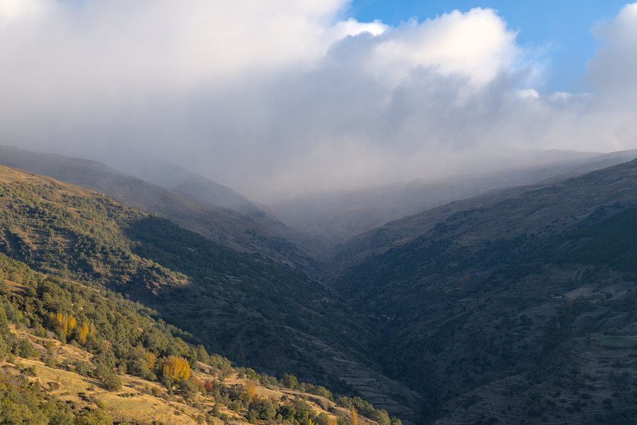 File:Shadowed valley seen along the GR 240 in Pampaneira, Spain (DSCF5949).jpg