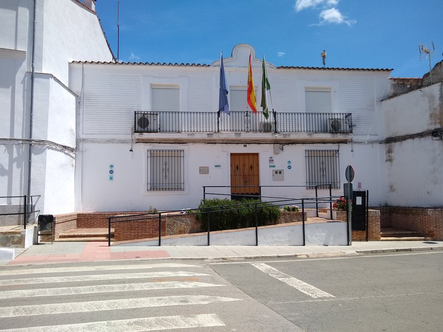 File:Ayuntamiento de San Nicolás del Puerto.jpg