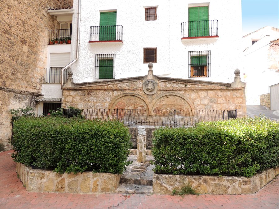 File:Fuente de los Chorros de Orcera.jpg