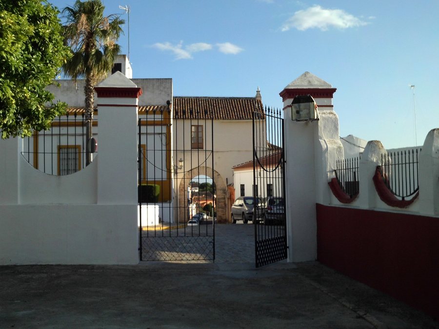 File:Cancela de la Iglesia 1 (Aznalcázar).jpg
