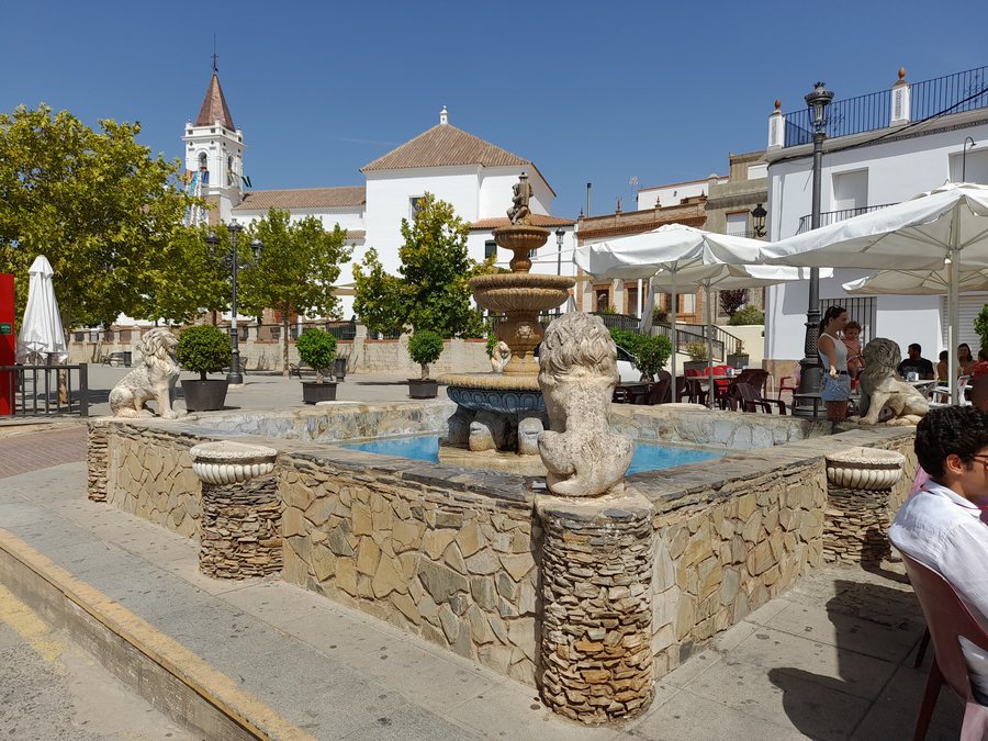 File:Fuente (Las Navas de la Concepción).jpg