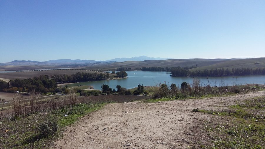 File:Pantano del Águila. Utrera (Sevilla). (34062053331).jpg