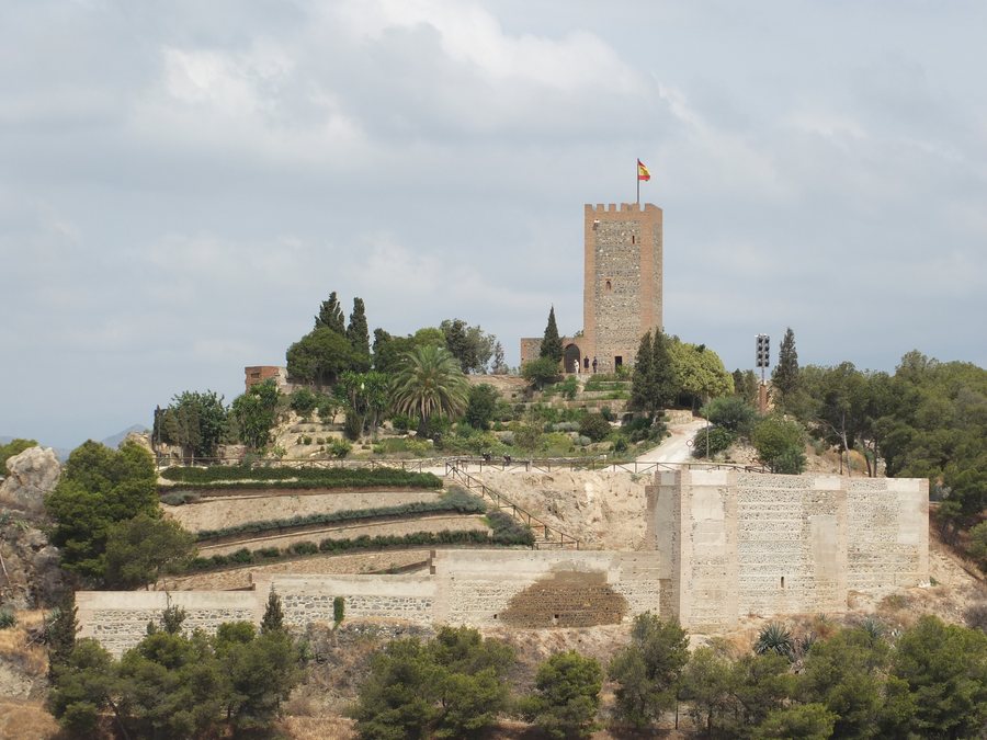 File:Castillo de Vélez-Málaga, 2016.jpg