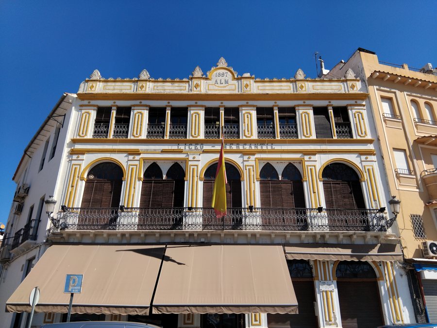 File:Liceo-Mercantil, Puente Genil.jpg