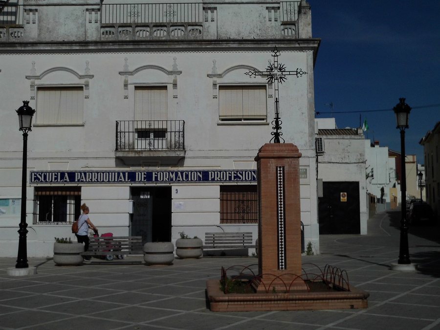 File:Cruz plaza (Mairena del Aljarafe).jpg