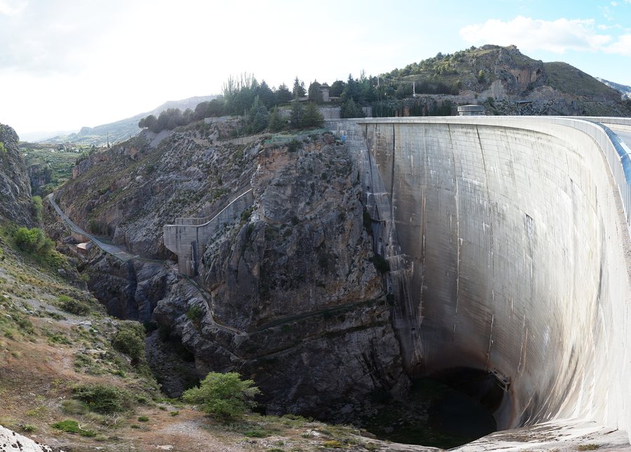 File:Embalse de quentar pano.jpg