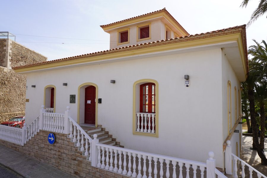 File:Teatro Casa de la Música en Carboneras (Almería) 2.jpg