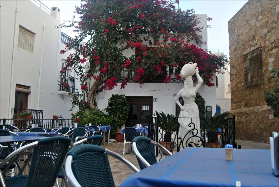 File:Statue of Mojaquera - Mojácar Spain.jpg