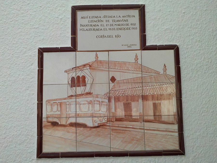 File:Antigua estación (Coria del Río).jpg