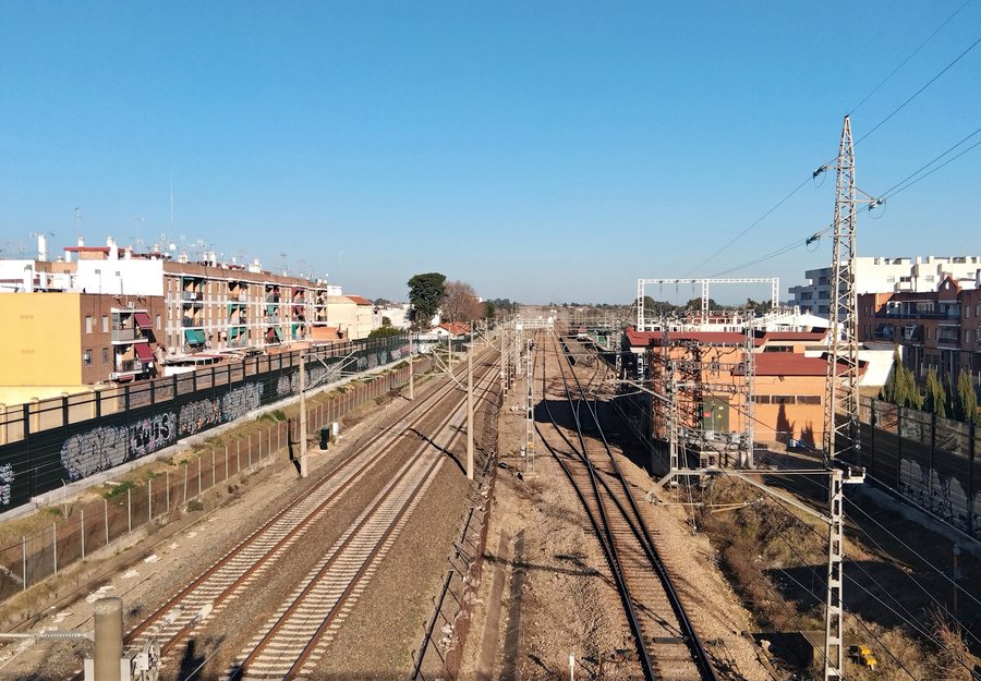 File:Villarrubia de Córdoba, vías del tren.jpg
