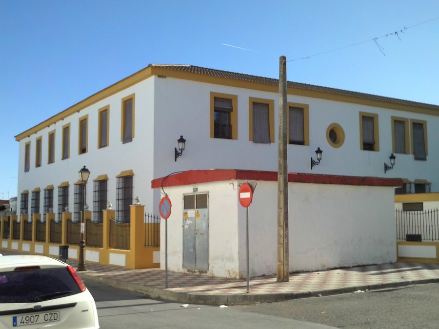 File:Ayuntamiento de Gelves 01.jpg