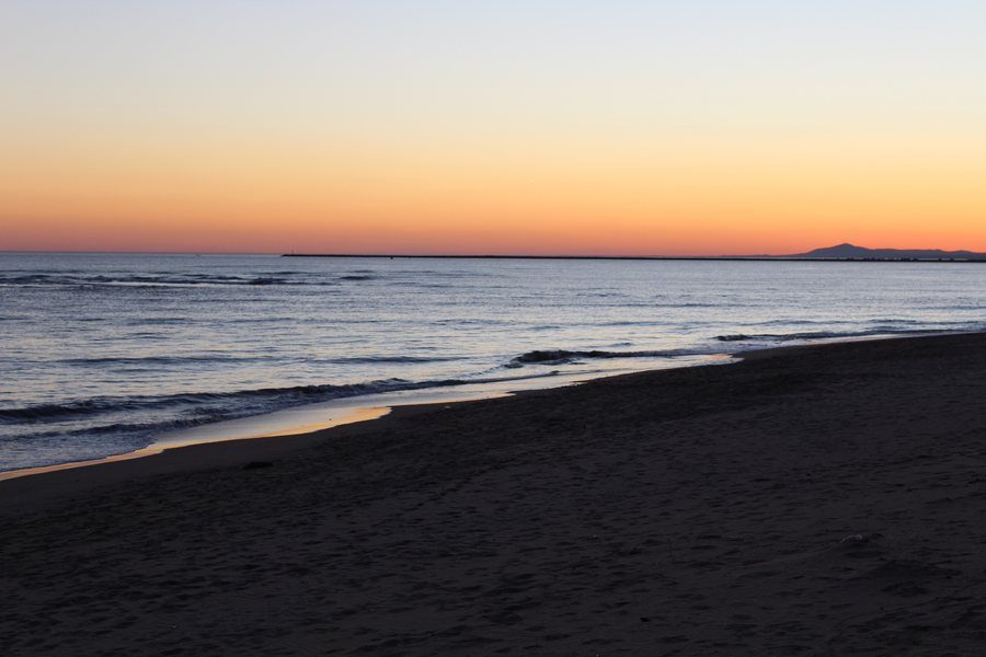 File:Atardecer en Isla Canela.jpg