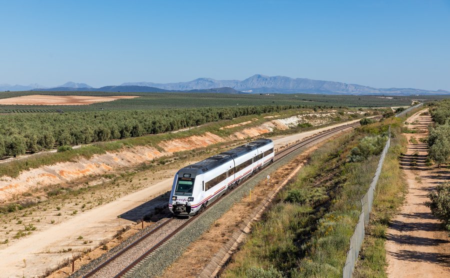 File:RENFE 598 Fuente de Piedra - Pedrera.jpg