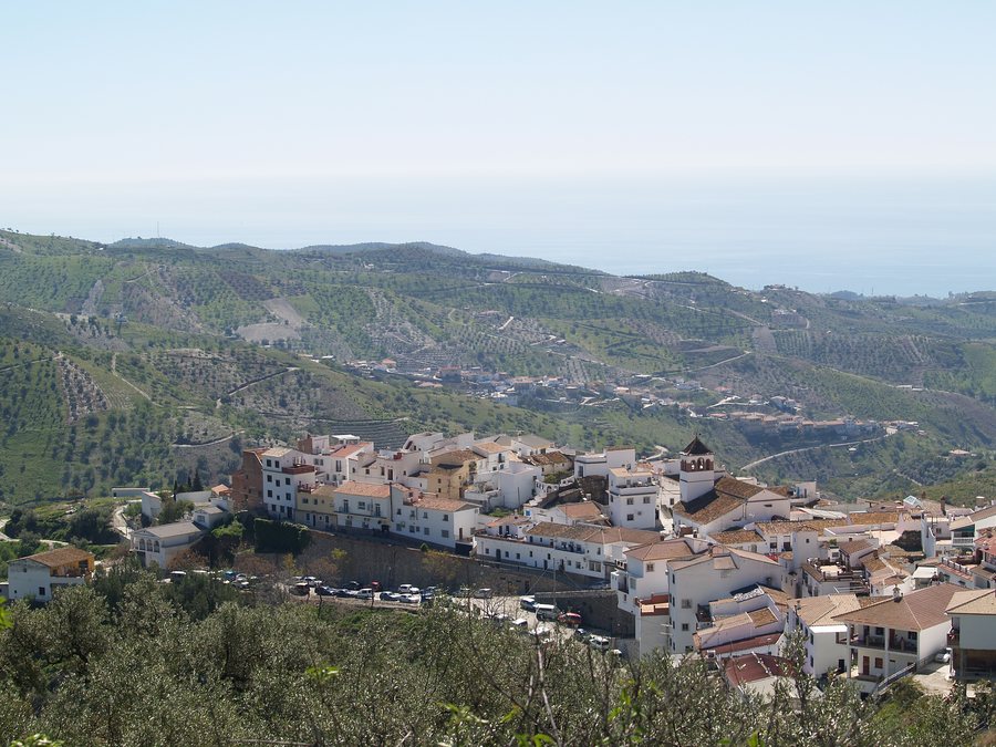 File:Moclinejo y El Valdés al fondo (22670689852).jpg