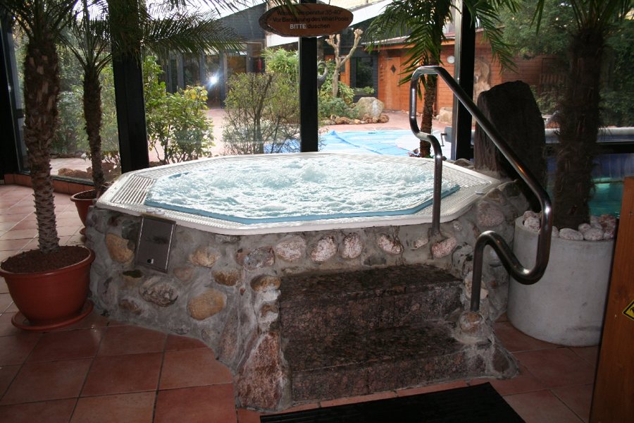 Wellnessbereich mit Whirlpool